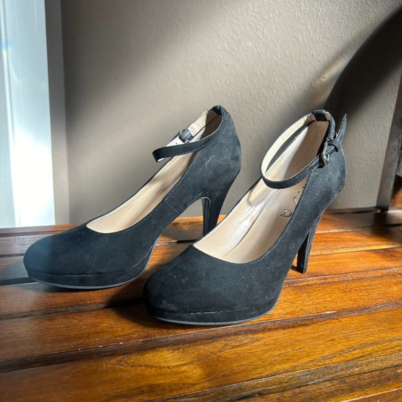 UNISA Black Suede Platform Pumps w/ Ankle Strap - Never Worn - 6M - Picture 4 of 6